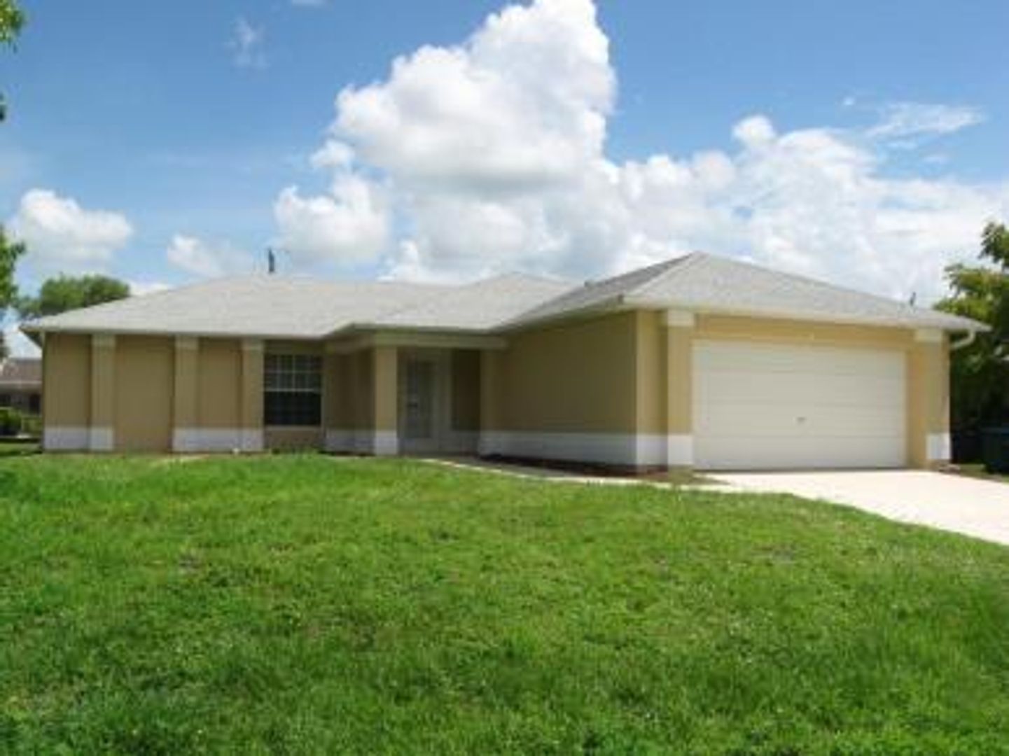 Cape Coral House: 619 SW 28th St