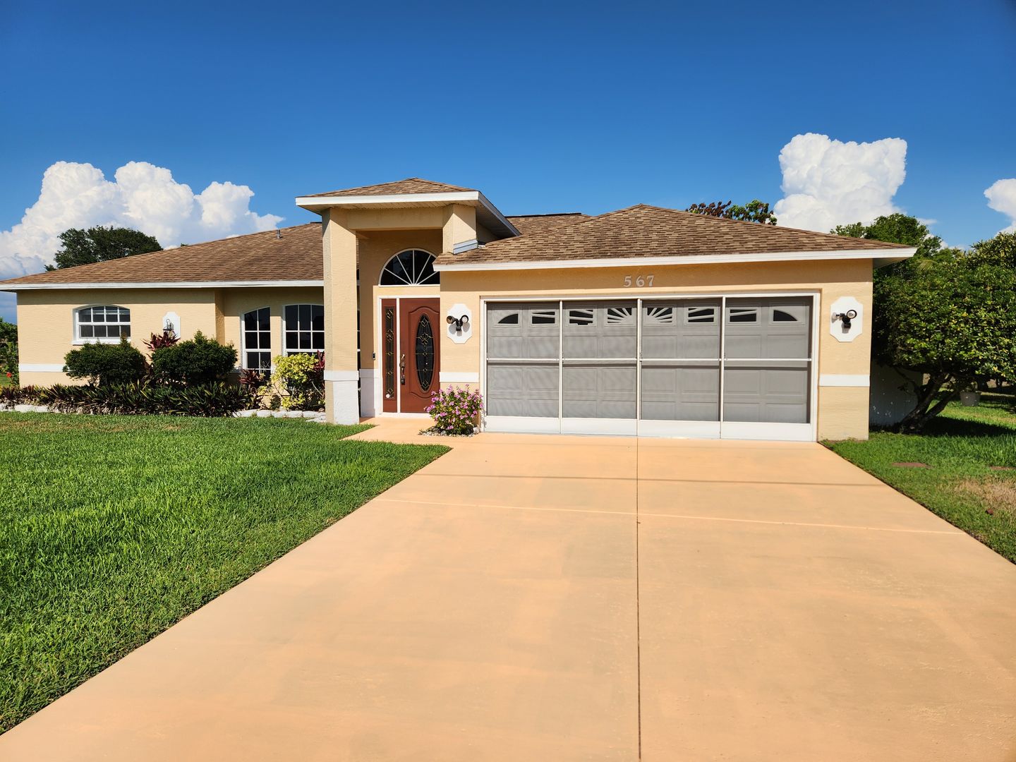 Lehigh Acres House: 567 CHarwood Ave S