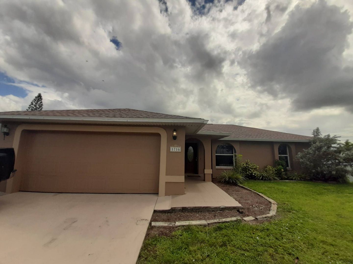 Cape Coral House: 1716 NE 12th St