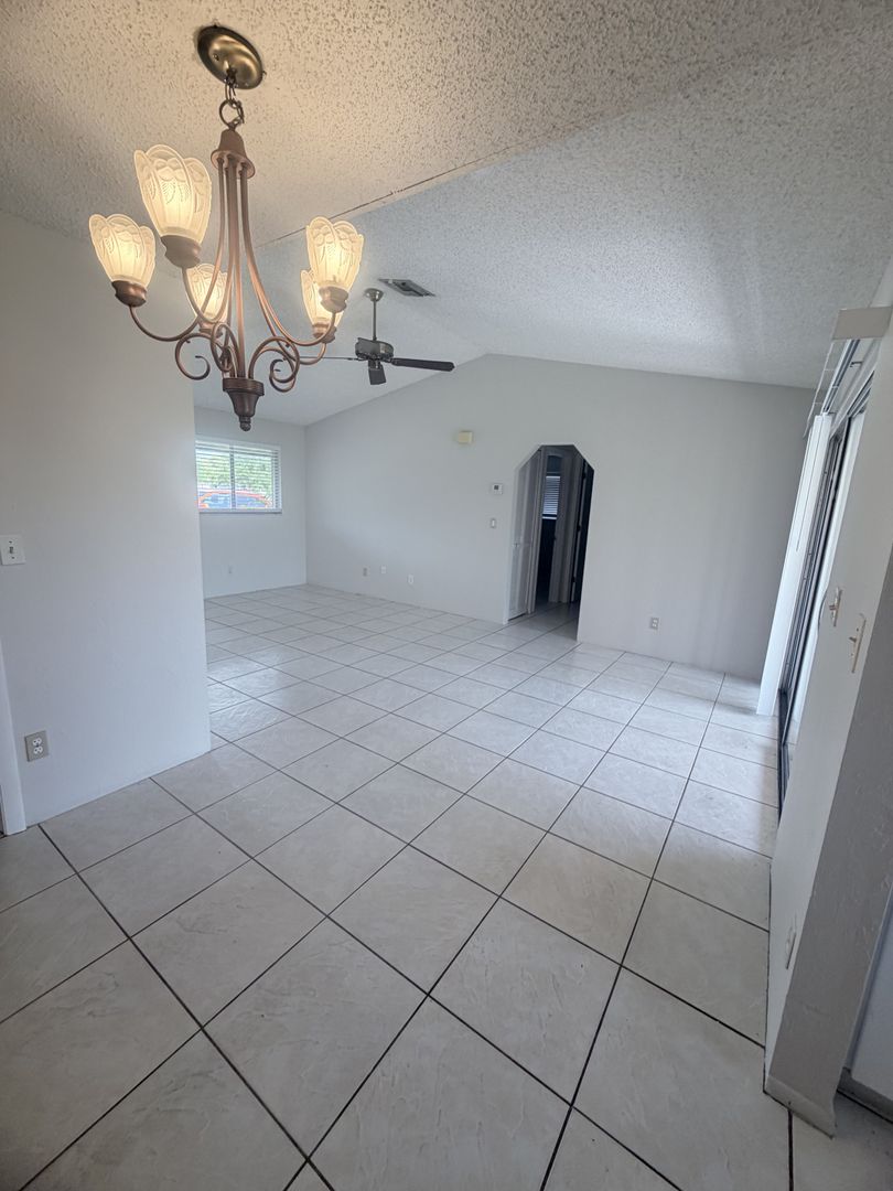 Cape Coral Apartment: 923 Gleason Pkwy #6