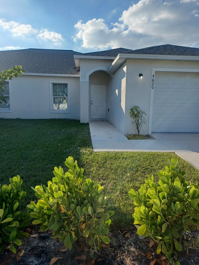 Cape Coral Apartment: 4620 / 4622 SW 8TH CT