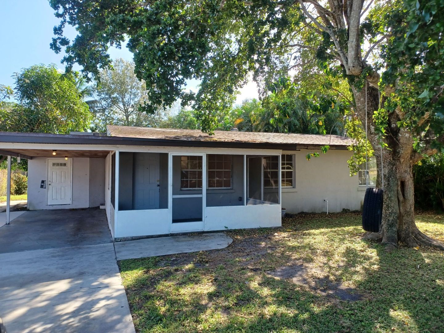 Ft Myers House: 367 Montgomery Ave