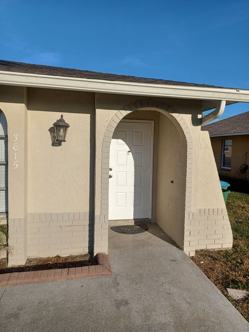 Cape Coral Apartment: 3615 Skyline Blvd