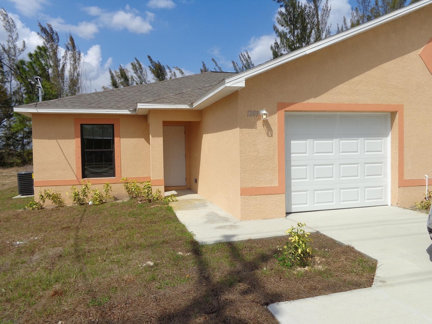 Cape Coral Apartment: 1207-1209 Gleason Parkway