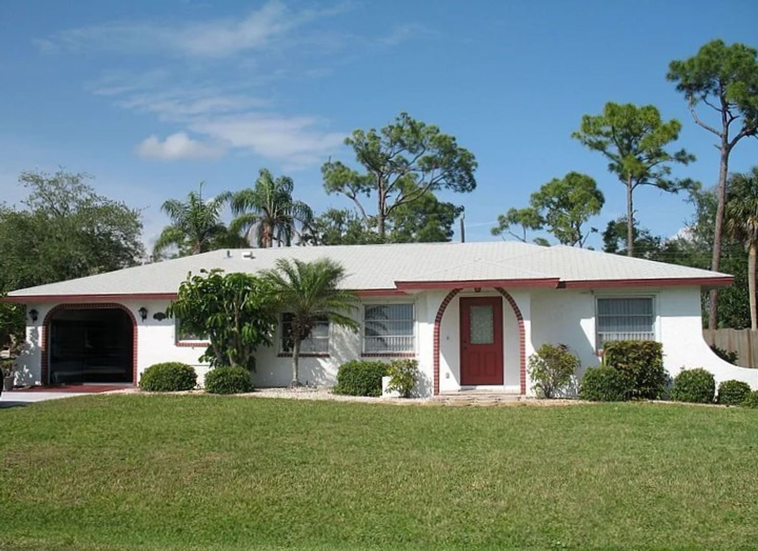 Port Charlotte House: 2658 Lakeshore Cir