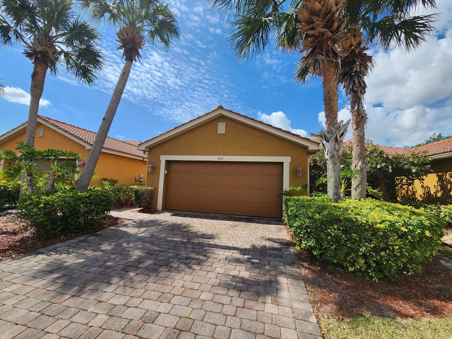 LEHIGH ACRES House: 18261 MINOREA LN