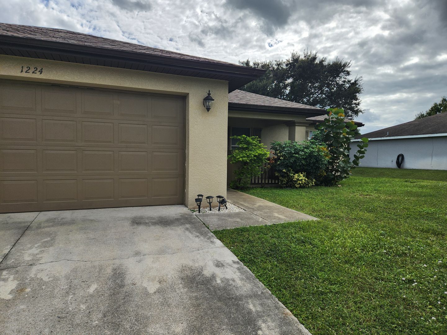 Lehigh Acres House: 1224 Bayou St E