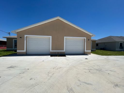 Coming Soon Newer 3/2 Duplex -1 car garage – photo 1