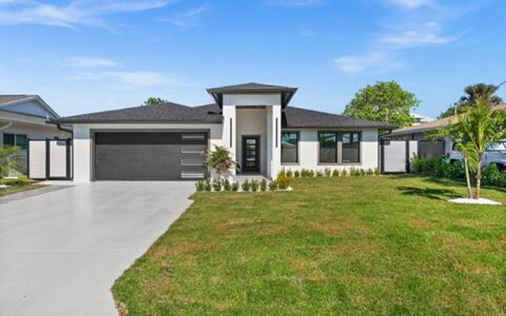 Naples House: 135 Tahiti Circle