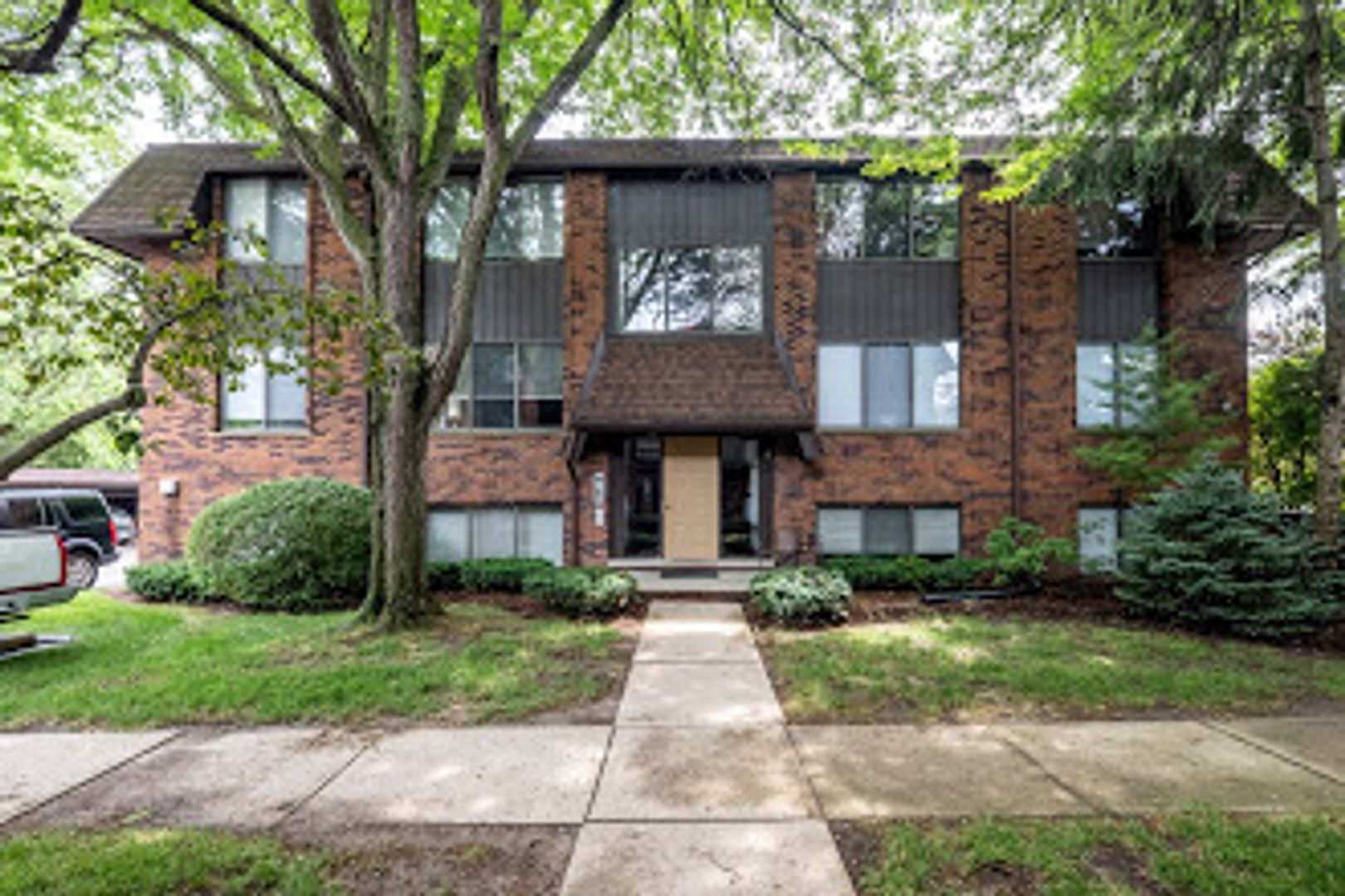 BIRMINGHAM Apartment: 2233-2457 E. MAPLE