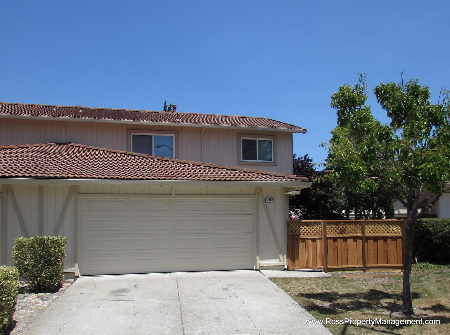 Dublin House: 7006 Locust Court