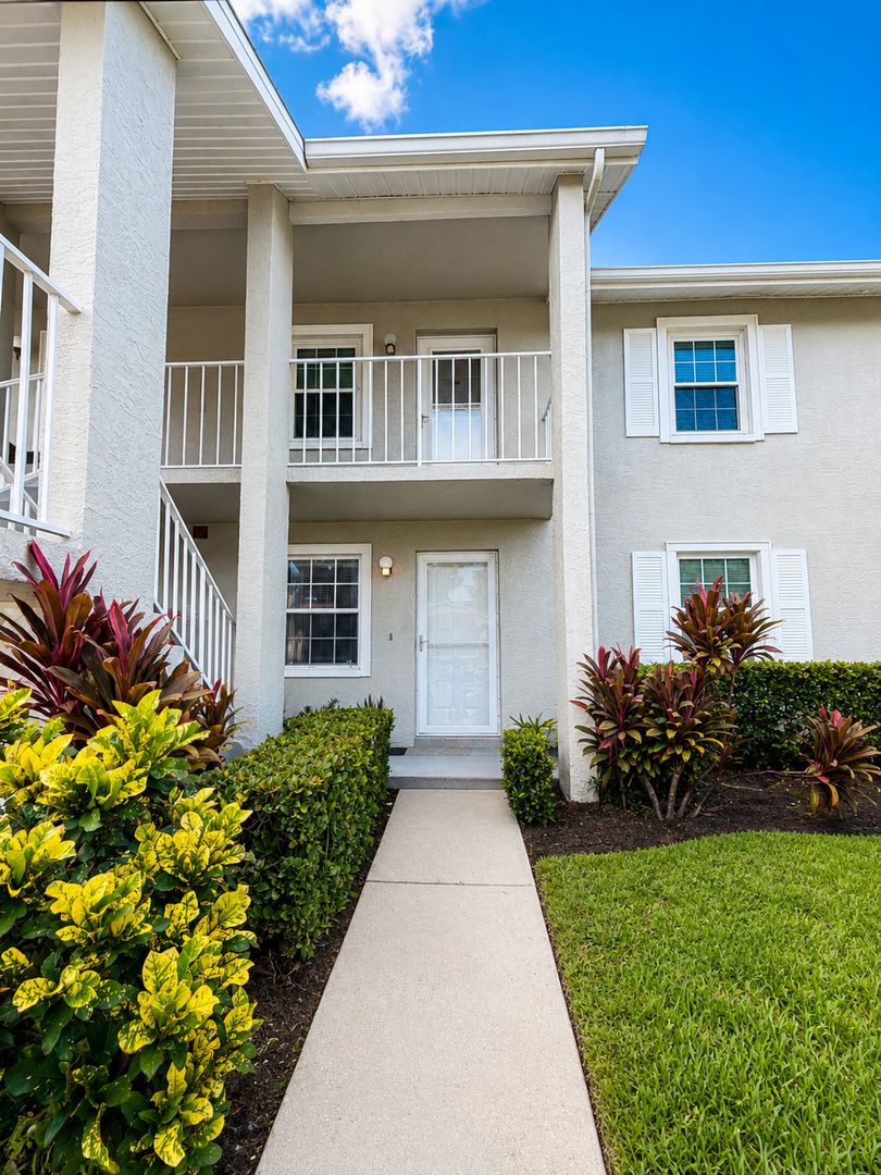 1435 Millstream Ln, Apt 204, Dunedin, FL 34698 2 of 12