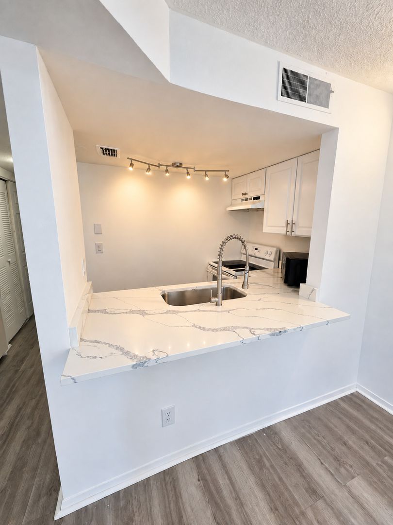 7141 E Bank Dr 4 of 12