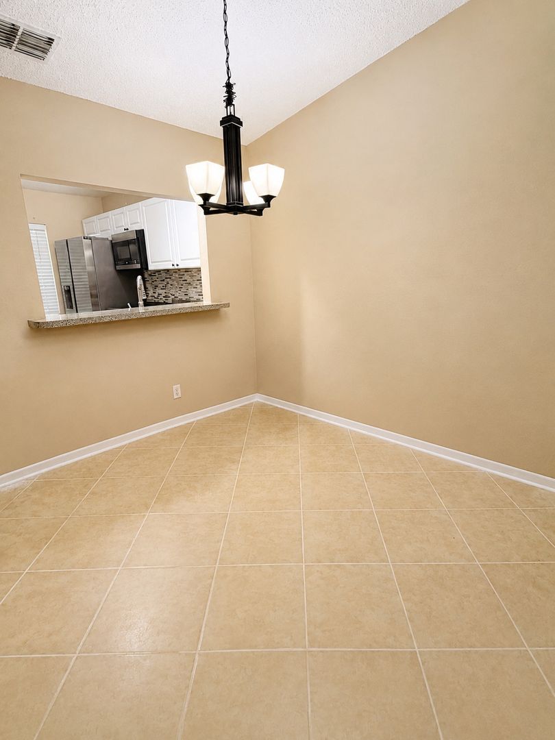 1435 Millstream Ln, Apt 204, Dunedin, FL 34698 5 of 12