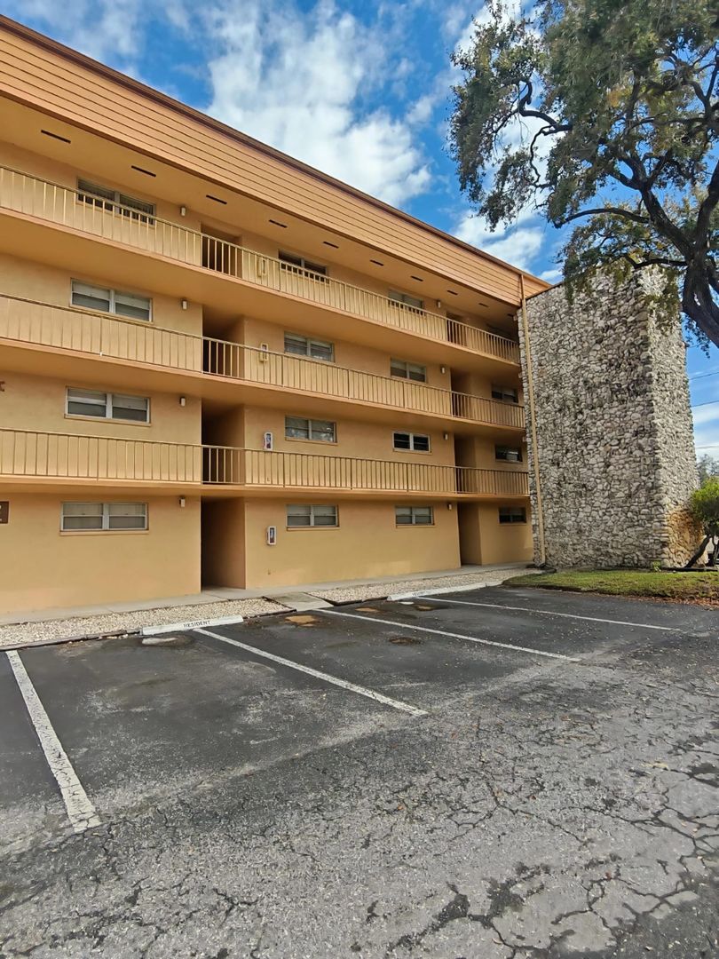 Tampa Condo: 5820 N Church Ave, Unit 112