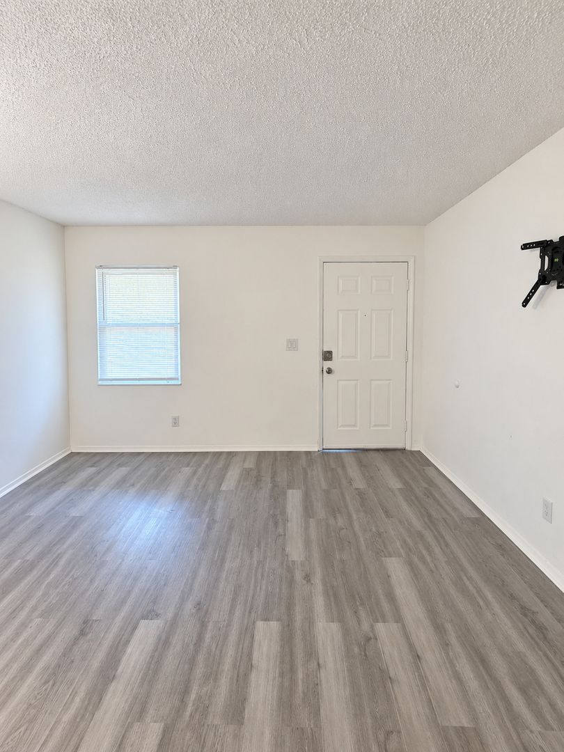 7141 E Bank Dr 2 of 12