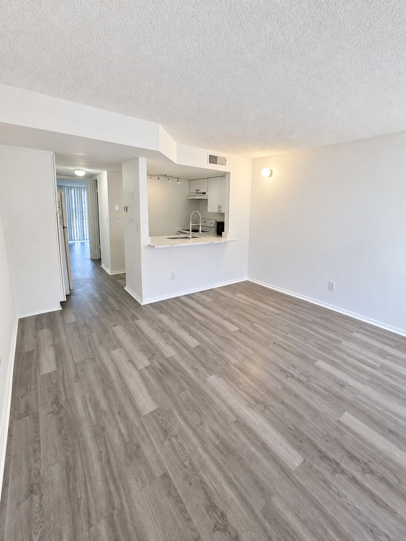 7141 E Bank Dr 3 of 12