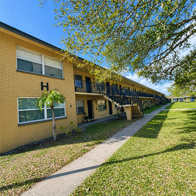 Charming 1-Bedroom Condo Near the Beach – 2501 Harn Blvd #H27, Clearwater, FL – photo 1