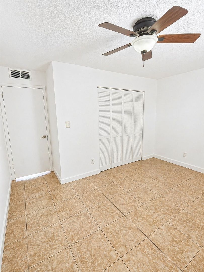 5820 N Church Ave, Unit 112 7 of 12