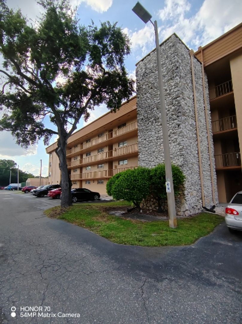 Tampa Condo: 5820 N Church, Unit 413