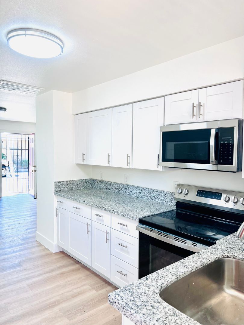 Sparks Apartment: 1320 G Street