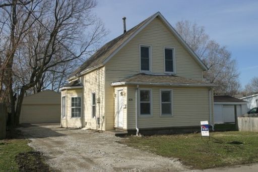 3 Bedroom 2 Bath 2 Car Garage Large 1 1/2 Story Home – photo 1