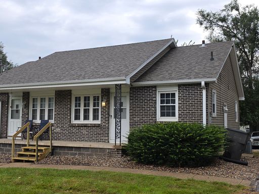 Large 2 Bedroom Duplex with Possible 3rd Bedroom 2nd Bath in Walk Out Basement – photo 1