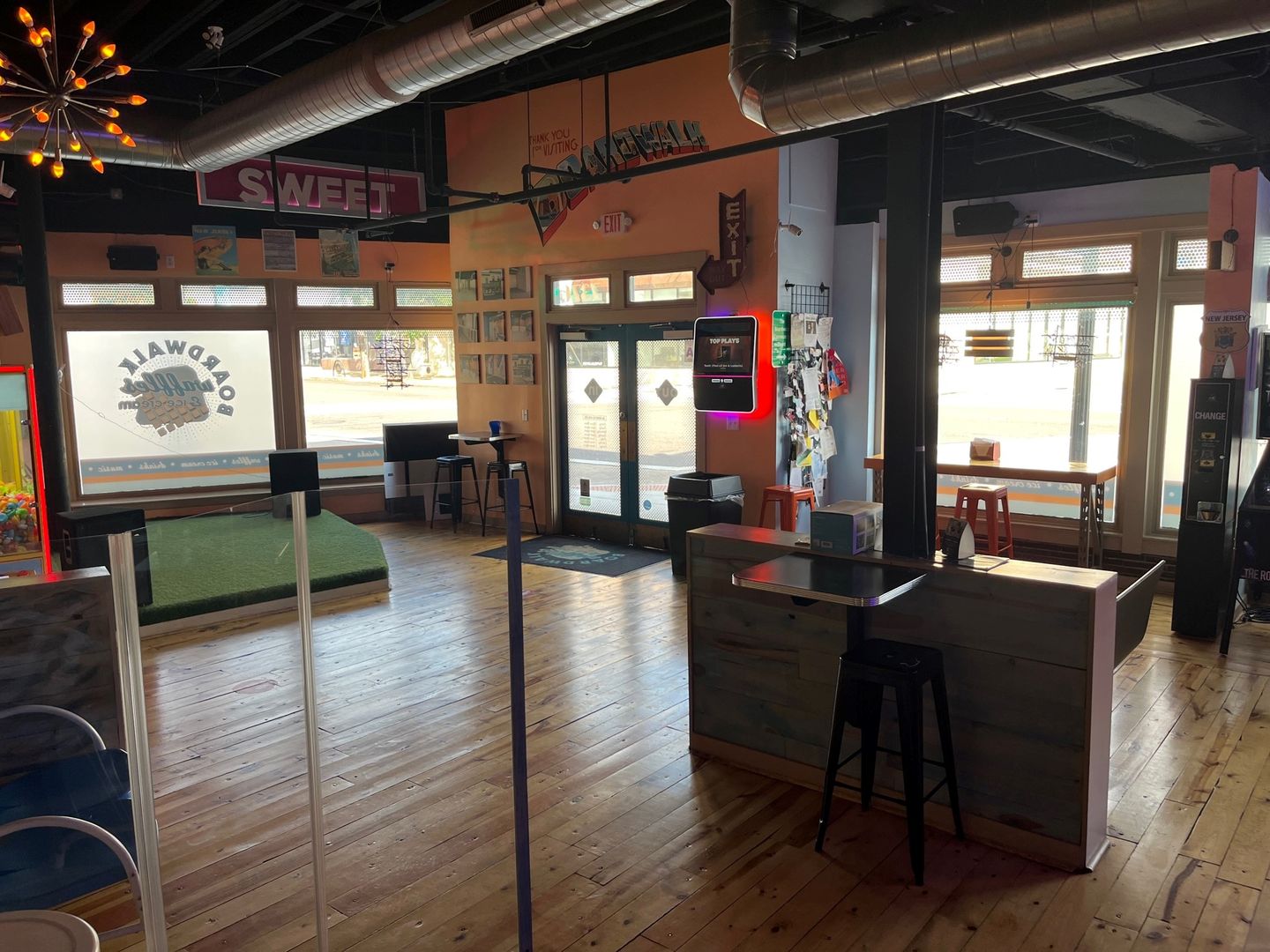 7376 Manchester Road, St. Louis, MO 63143