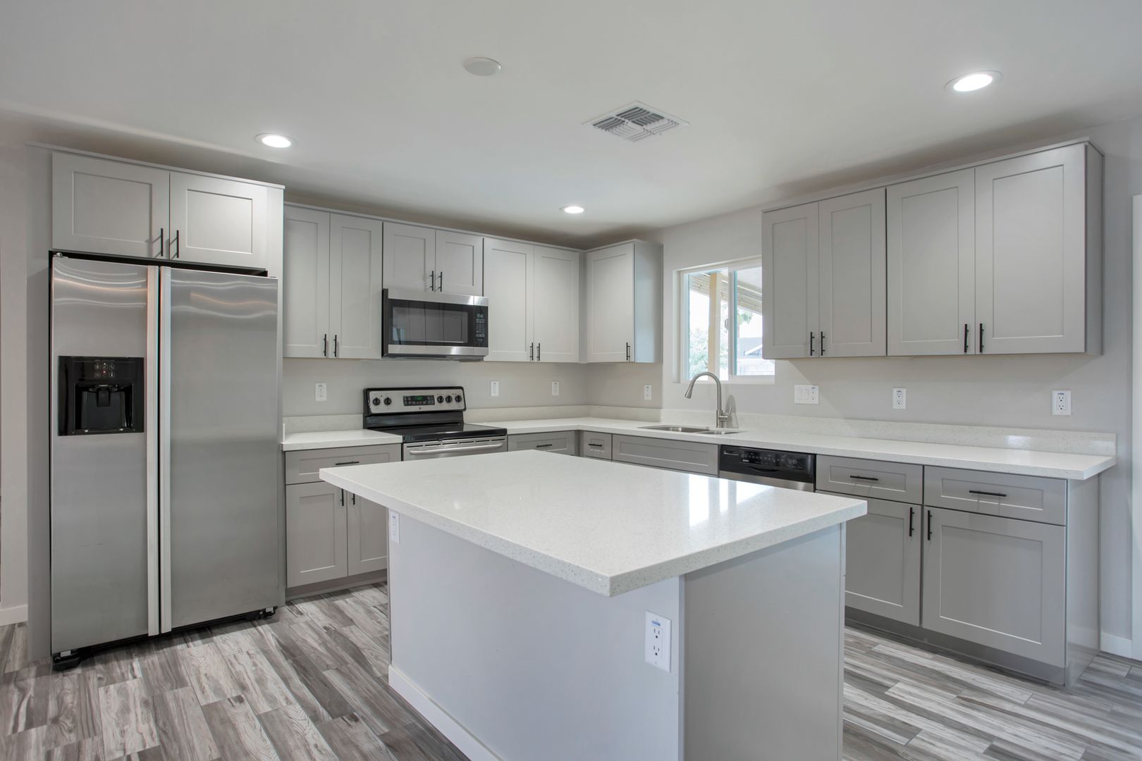 Tempe House: 1106 E Balboa Dr