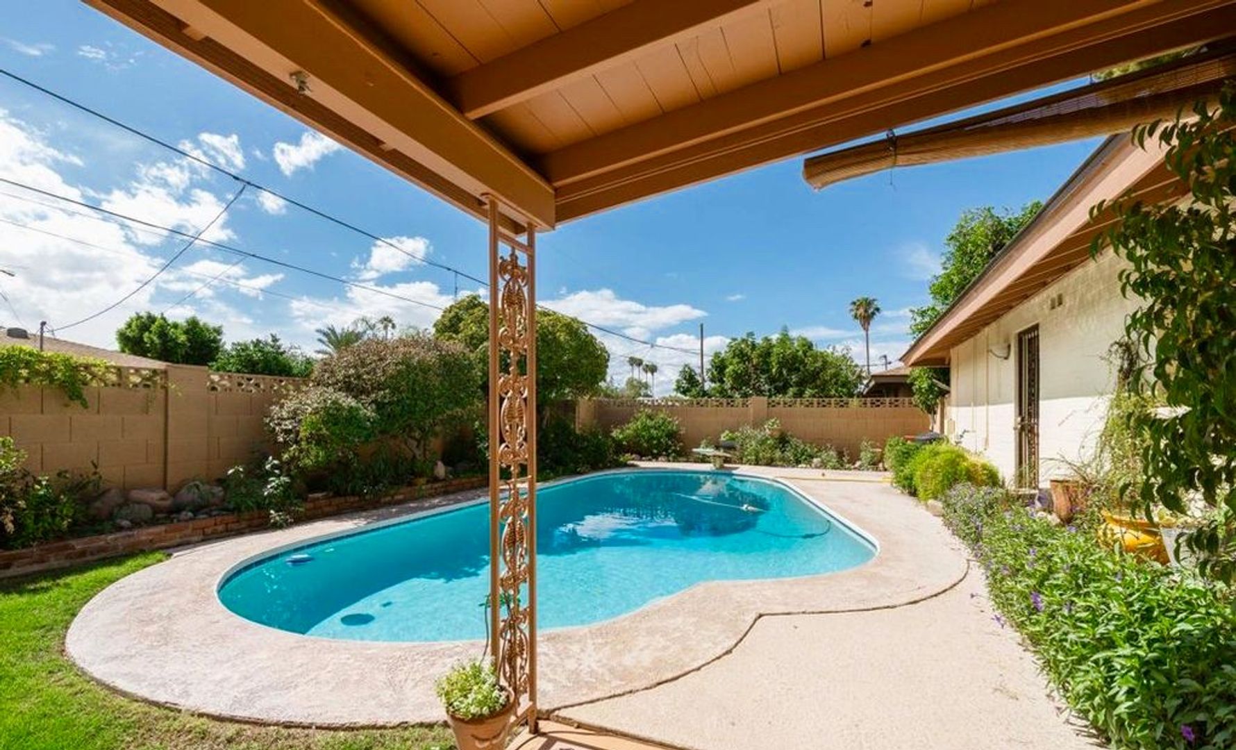 Tempe House: 1113 E Balboa Dr