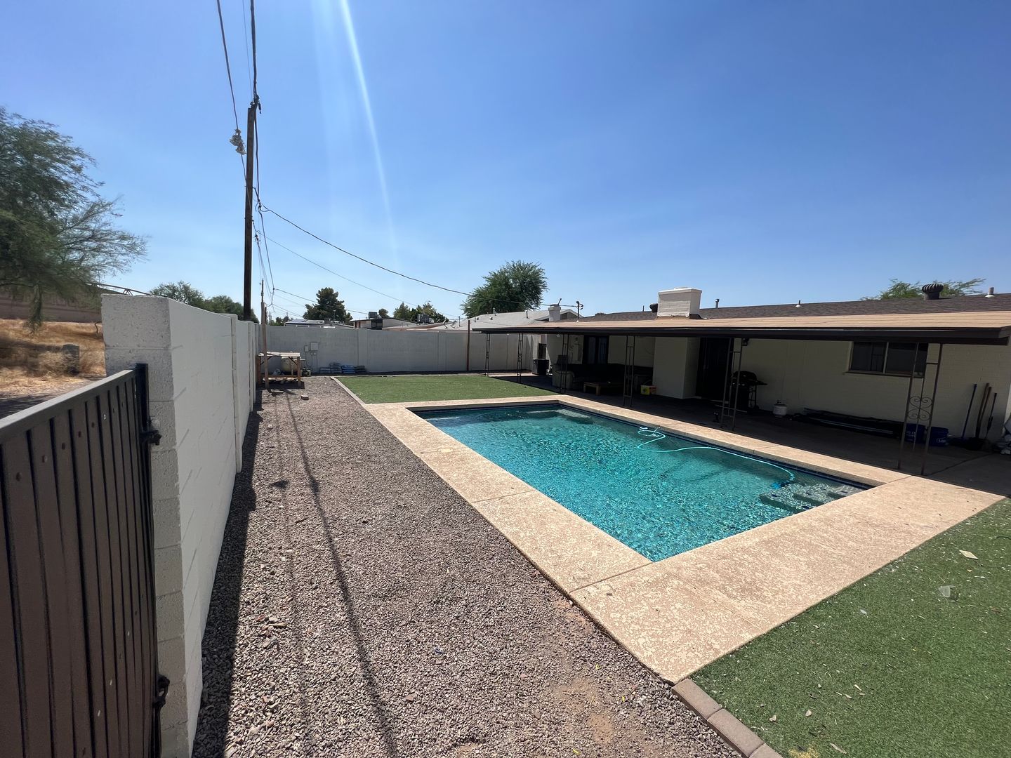 Tempe House: 433 e Riviera Dr