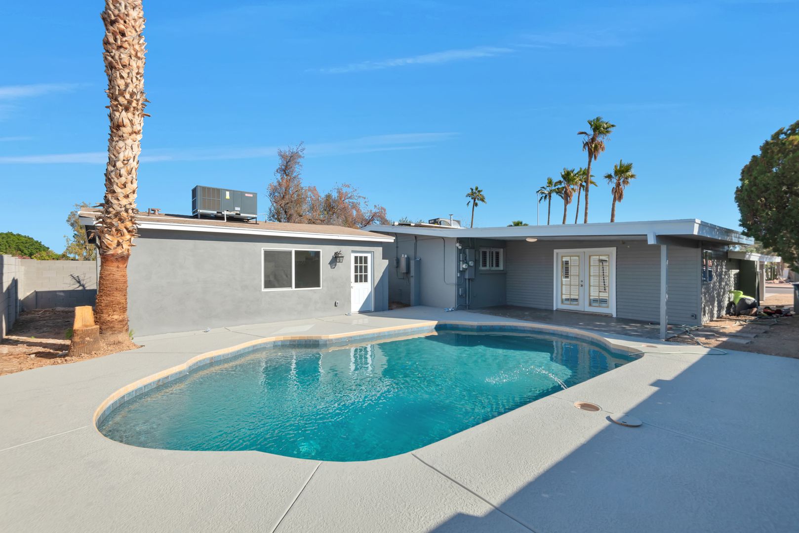 Tempe House: 4800 S La Rosa Dr