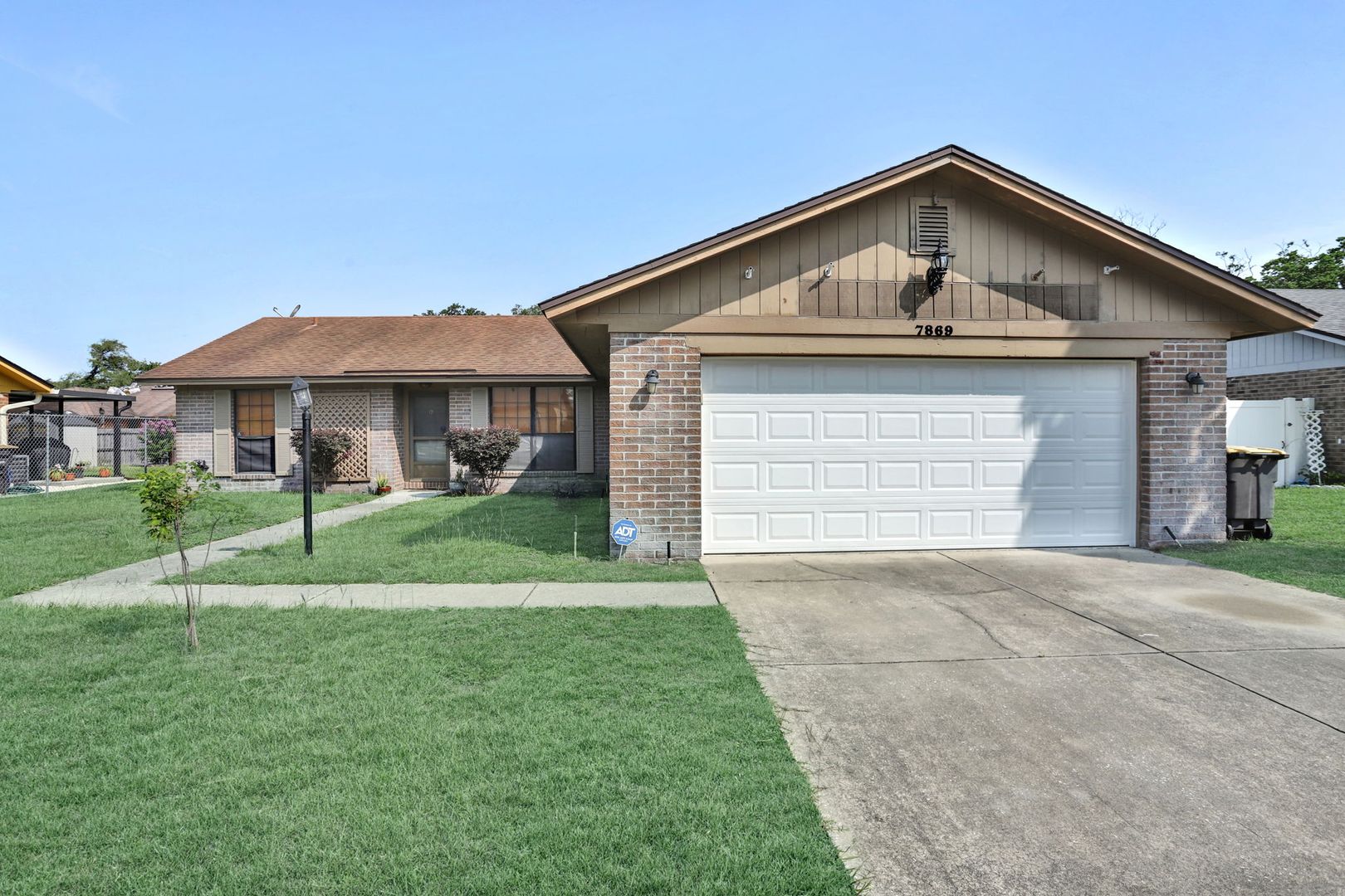 Jacksonville House: 7869 Jeff Dr