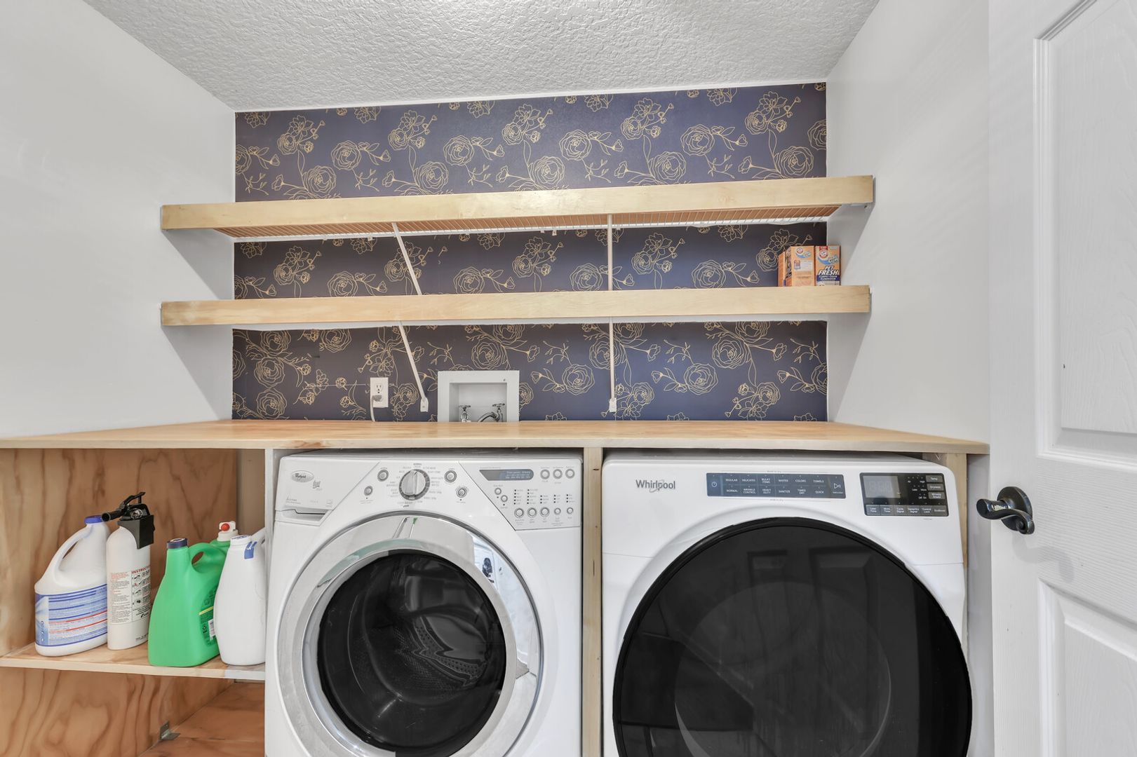Laundry room at 1427 Mallard Landing Blvd