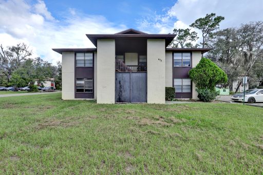 Renovated 2 bedroom/ 1.5 bathroom apartment in Orange park!