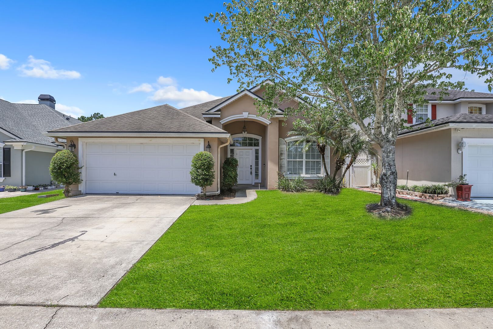 Jacksonville House: 860 Briarcreek