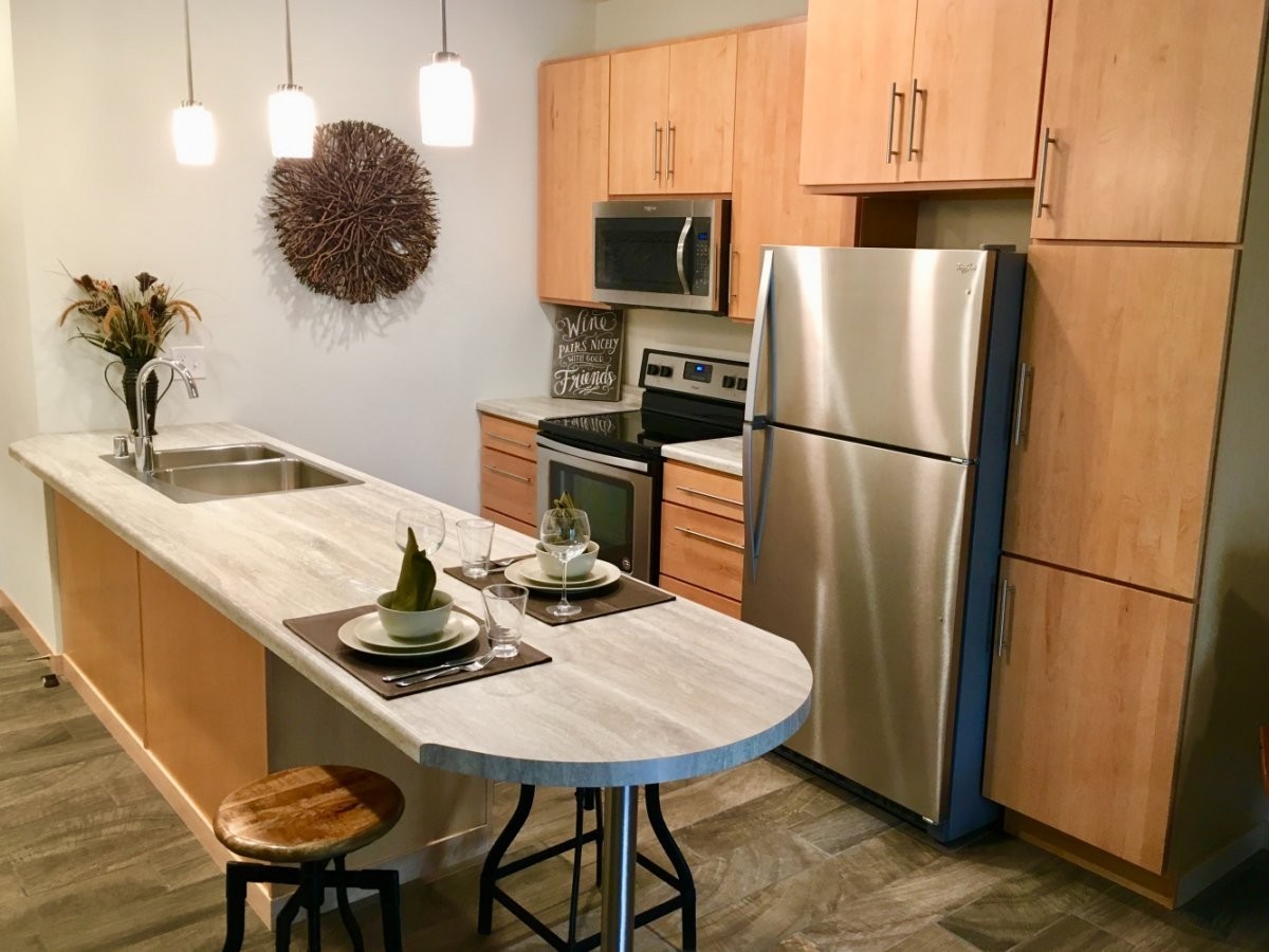 La Crosse Apartment: 707 La Crosse St,