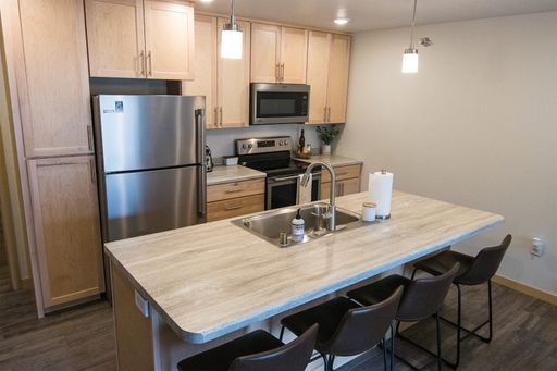 Coldwater Creek - 1 Bed + Den