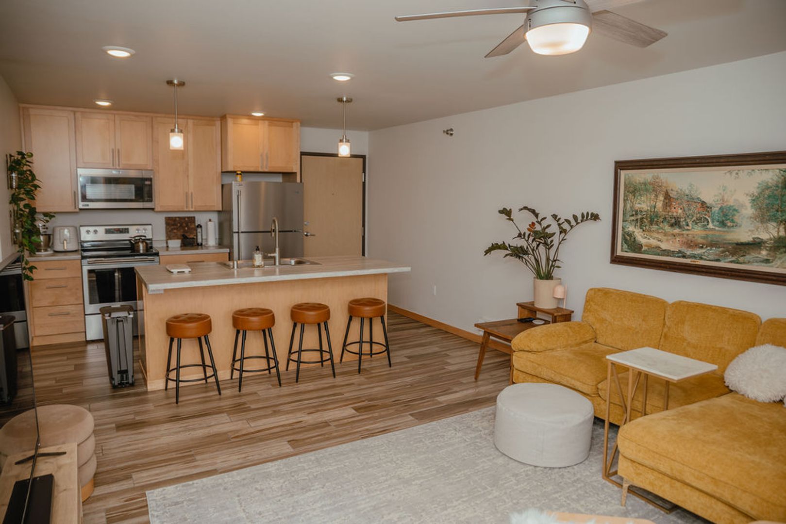 La Crosse Apartment: * 3950 Sunnyside Dr.
