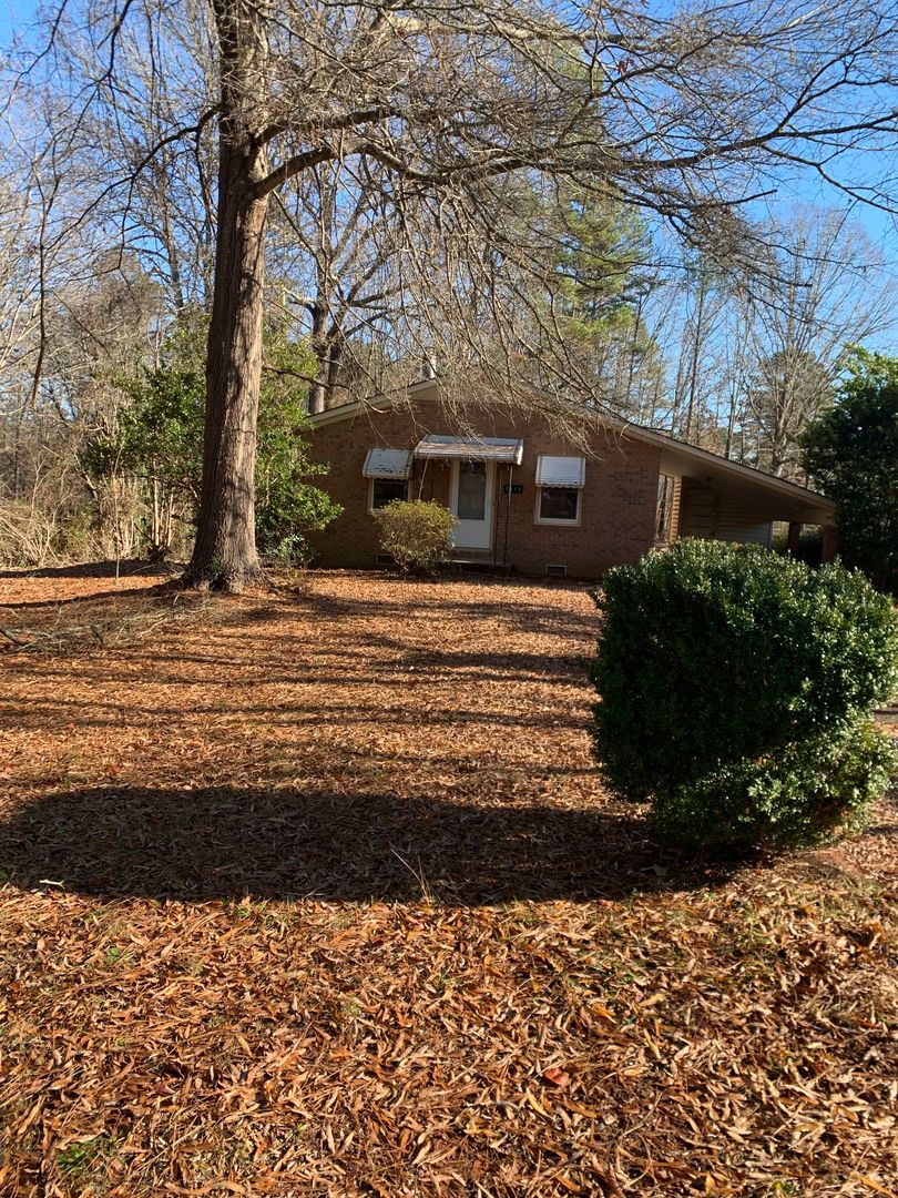 Salisbury House: 3515 Hickory Place