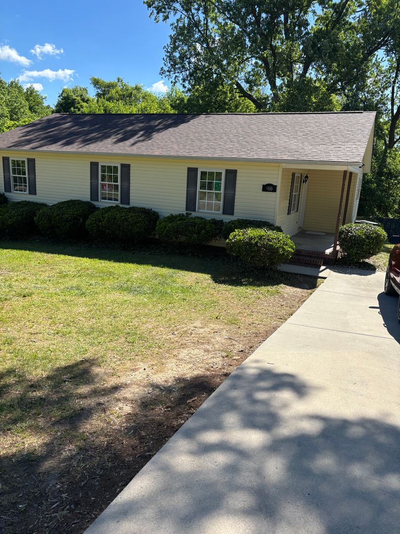 Spencer House: 900 2nd Street