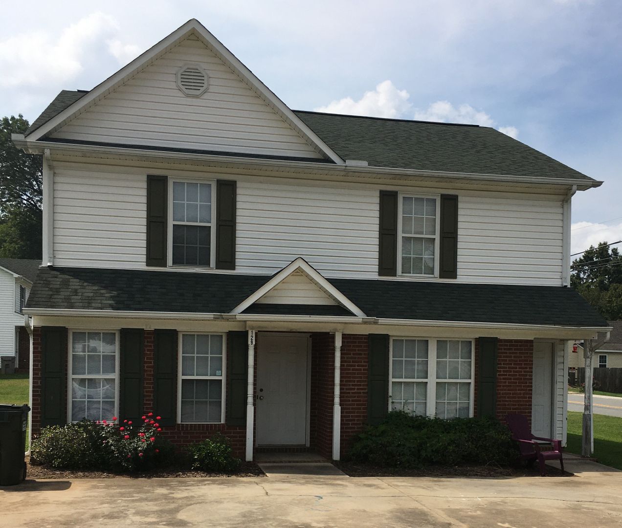 Rockwell Apartment: Cross & Gold Hill