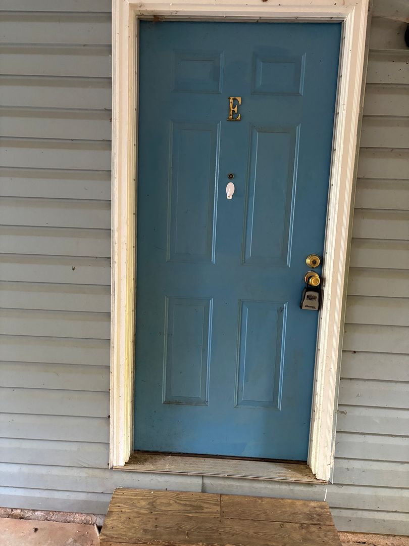 Salisbury Apartment: 734 Ryan Street