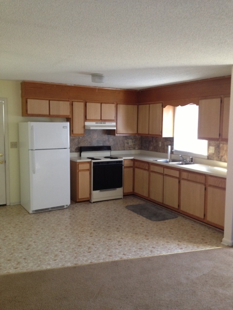 Salisbury Apartment: 810-812 E. Franklin Street