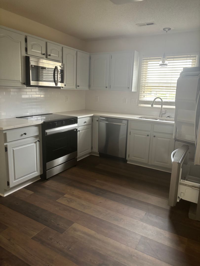 Salisbury House: 110 Hidden Creek Cir