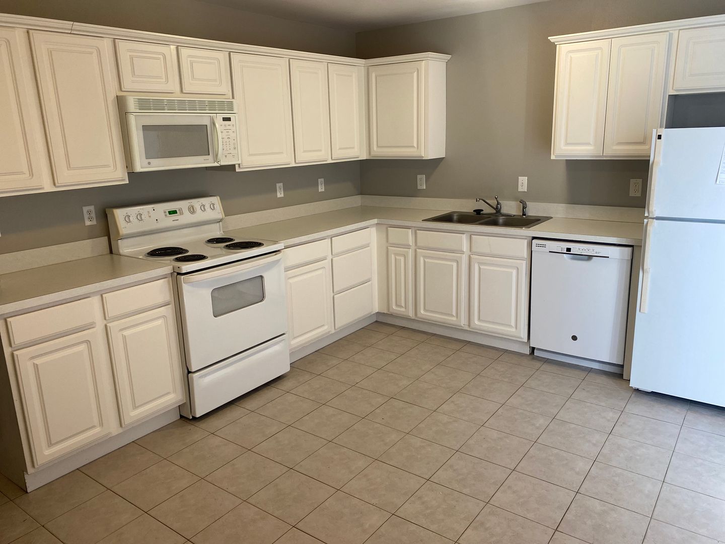 Platte City Townhome: 1810-1914 Century Hill