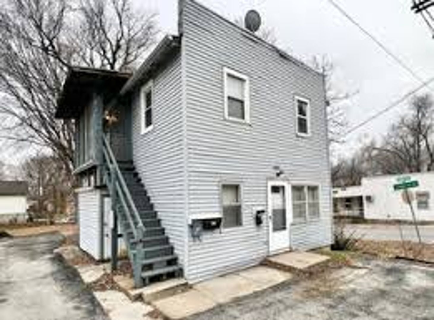 Independence Apartment: 10101 E. Kentucky Rd