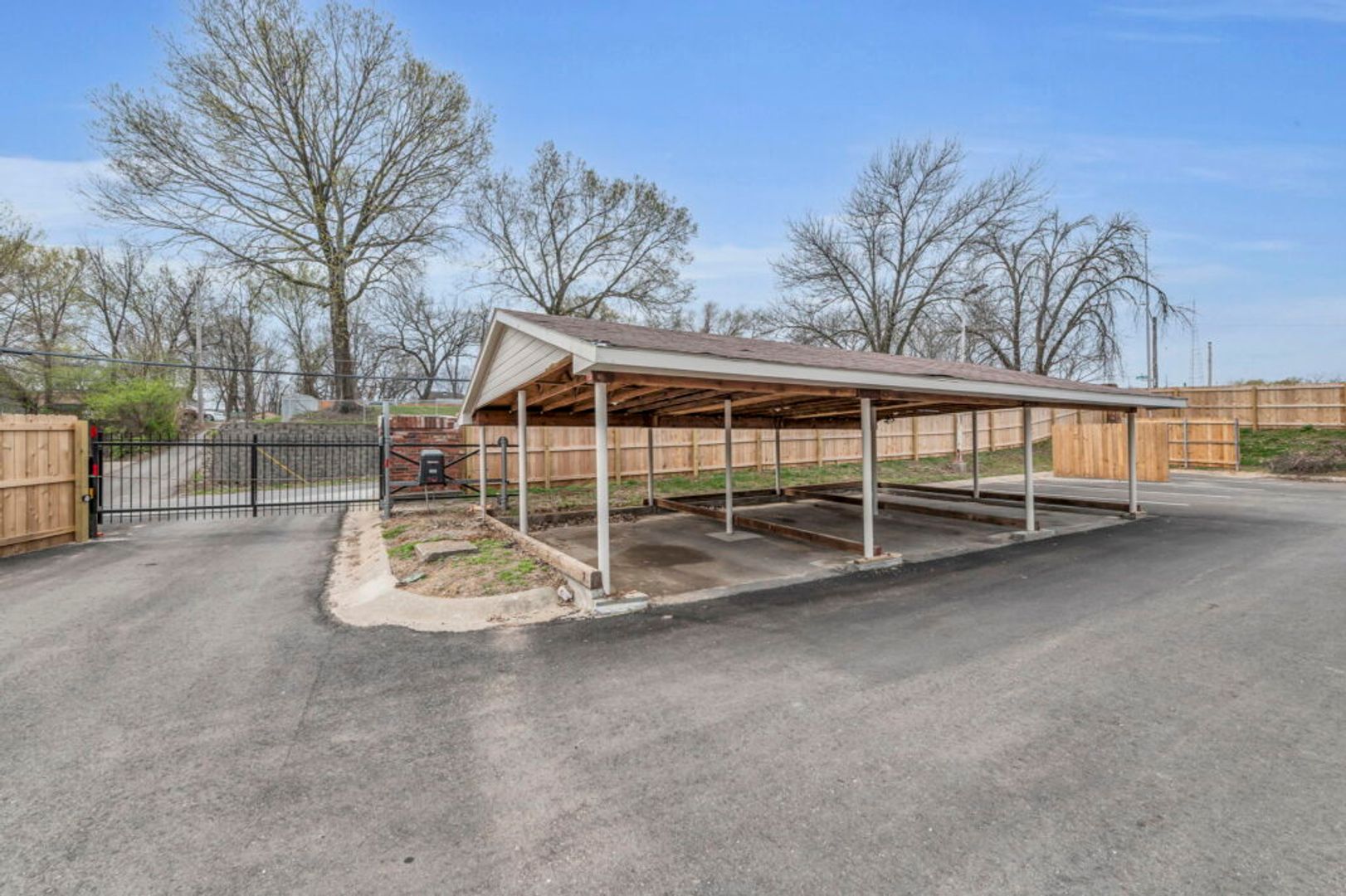 Parking at Lakeview II Apartments