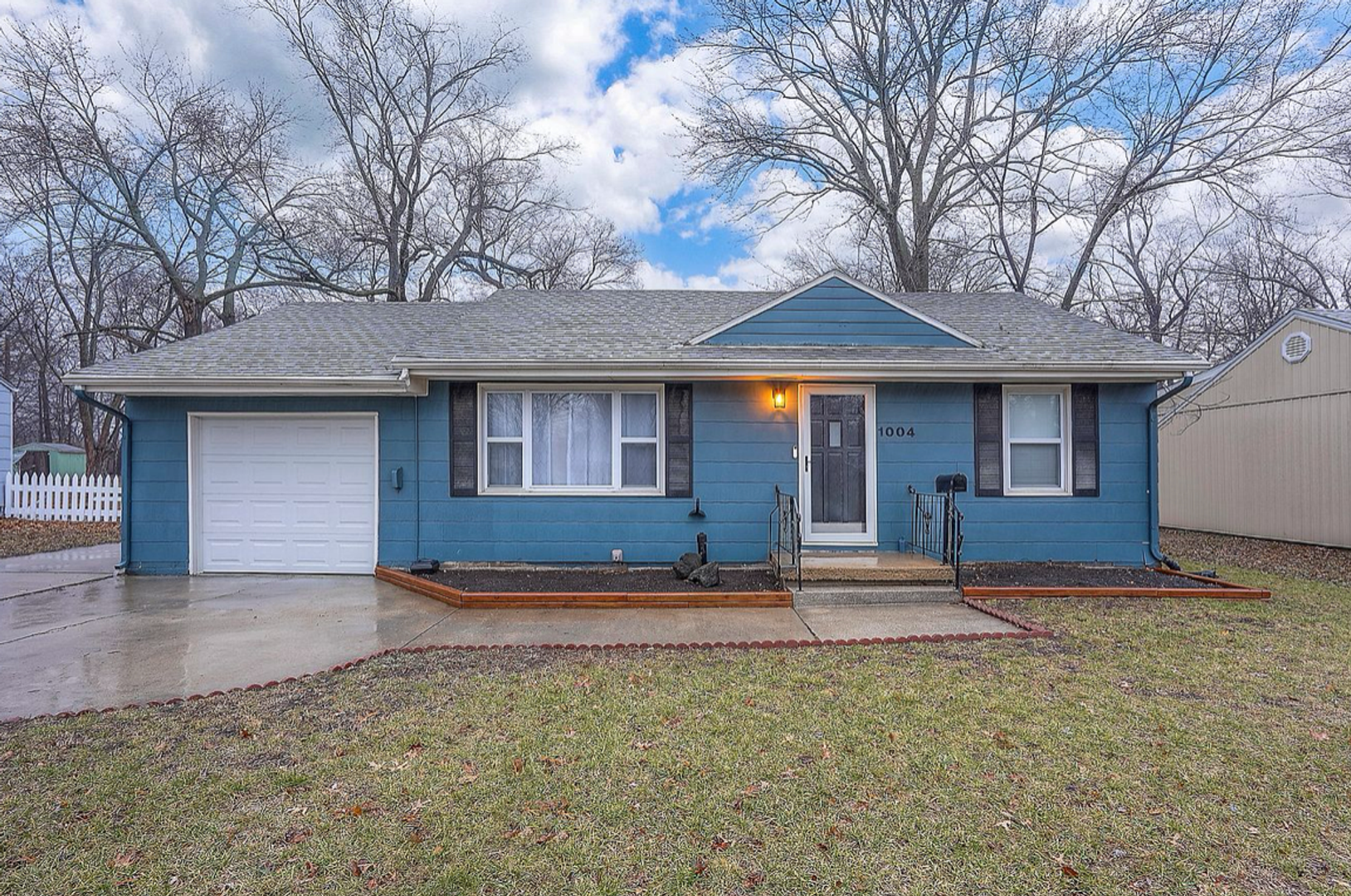 Olathe House: 1004 E Cedar Street