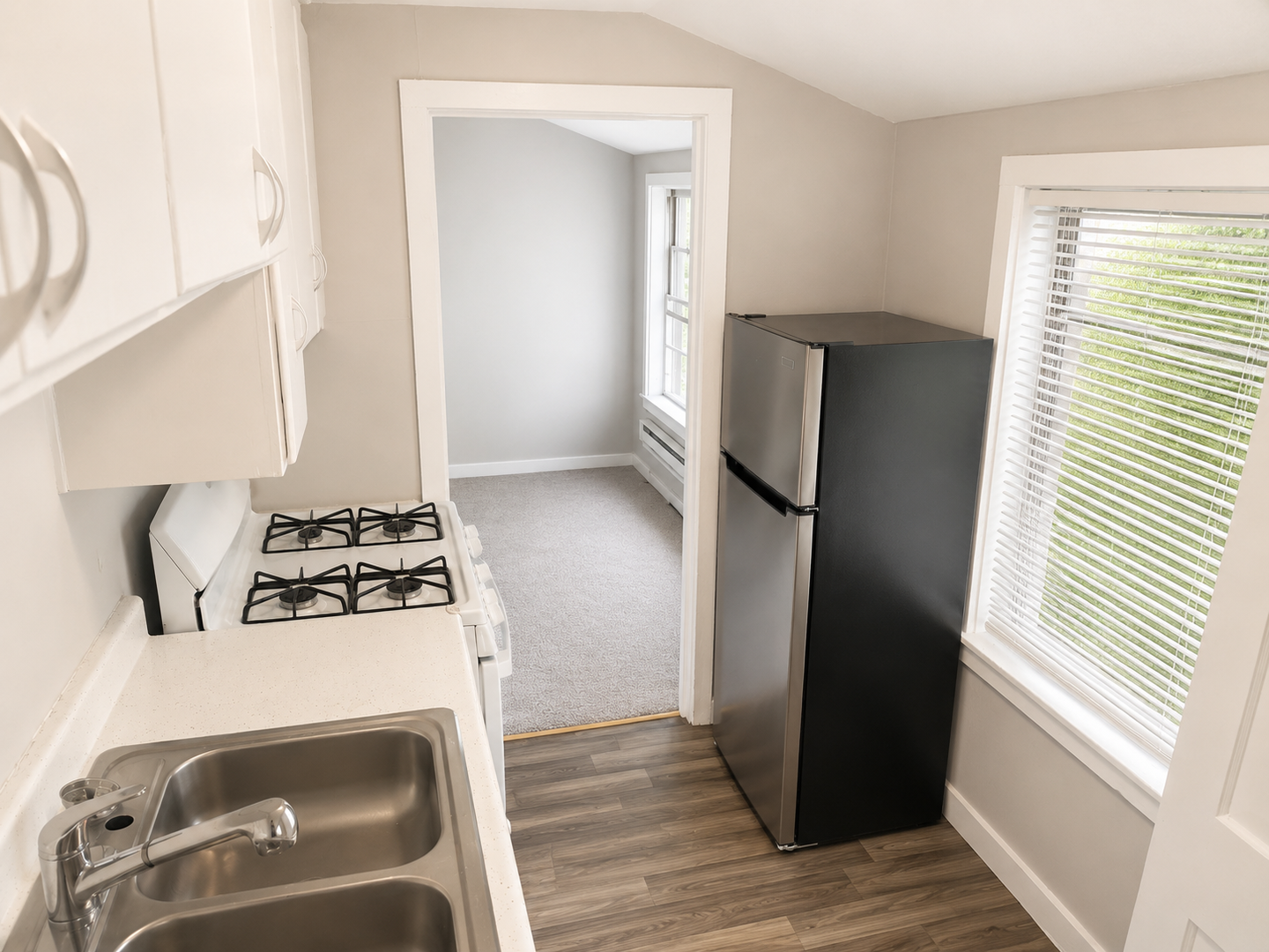 Independence Townhome: 906-912 1/2 S Noland Road
